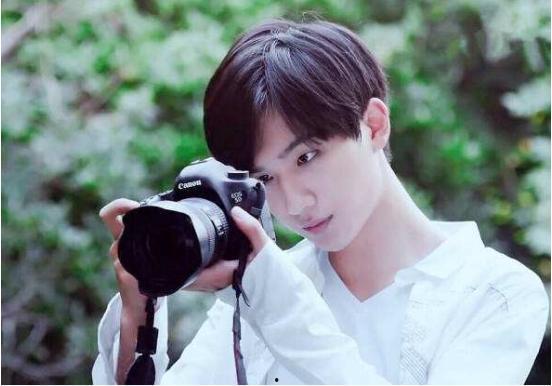 娱乐圈吃瓜李宏毅是谁,揭秘他的明星之路